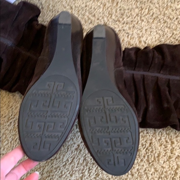 Brown suede boots - Picture 3 of 5